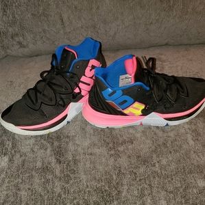 KYRIE 5 "JUST DO IT "